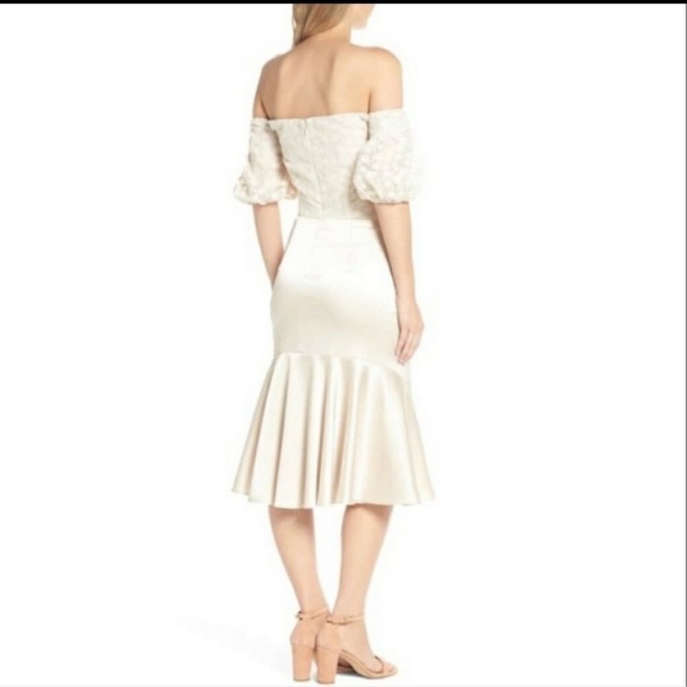 Gal Meets Glam Adele Off-Shoulder Lace Dress Cream Size 8 - Picture 4 of 7